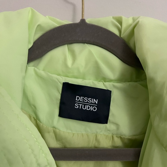 Dessin Studio Women’s Lime Green Cropped Puffer Jacket - Picture 3 of 3